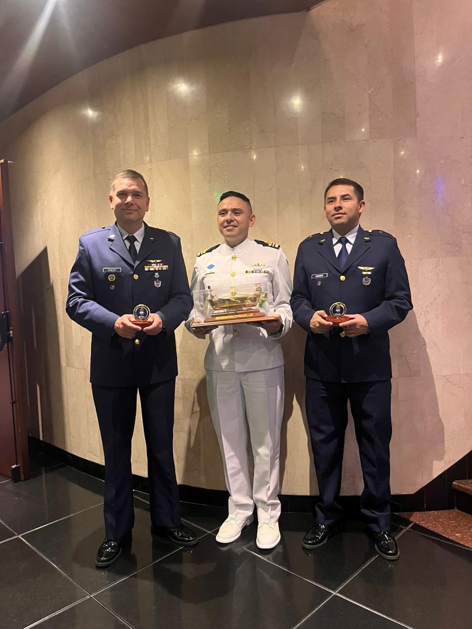 Yezid Donoso, Capitán de Corbeta Camilo Barreto y Mario Linares reconocidos con el prestigioso premio 'Navega Nuestro Orgullo 2024'