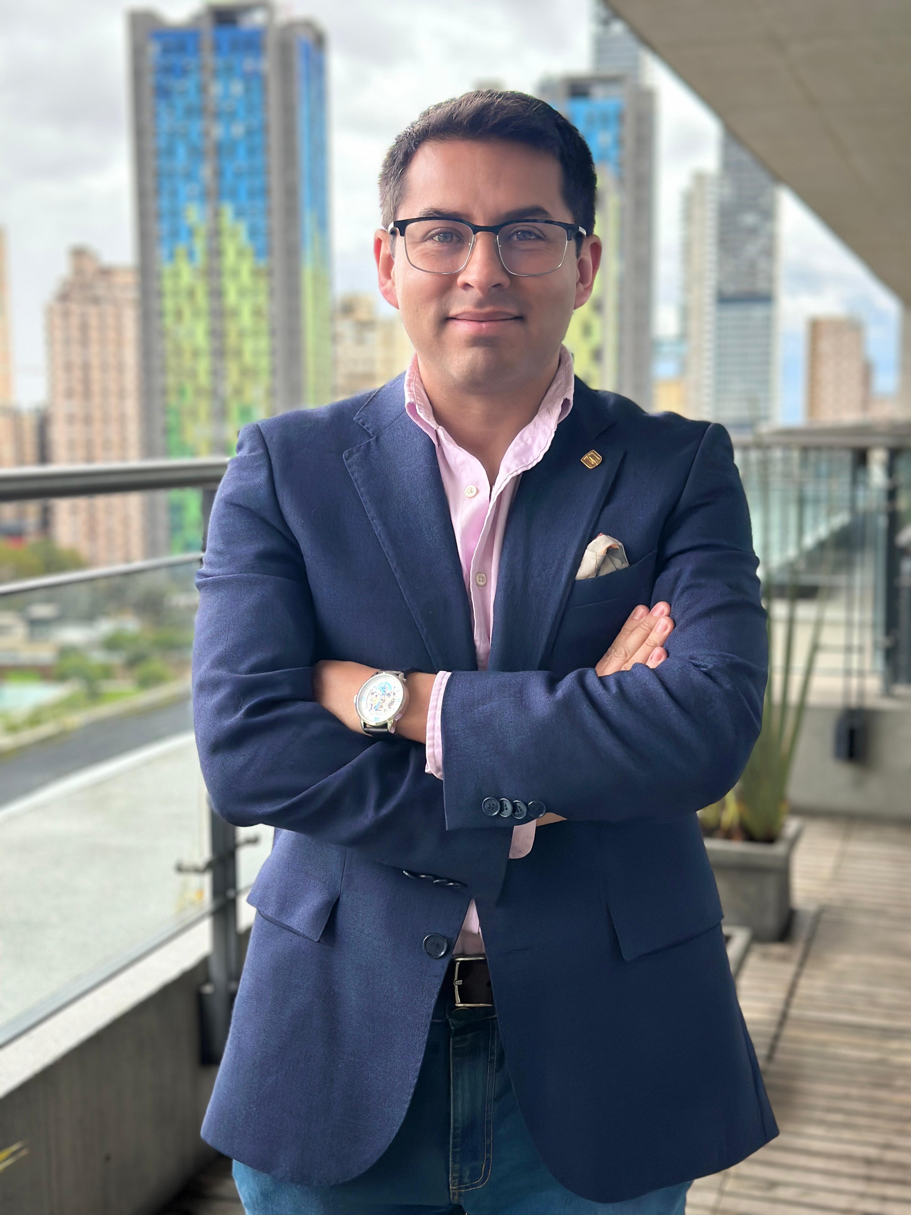Mario Linares Vásquez, profesor DISC, obtiene beca postdoctoral de la Fundación Carolina para investigación en IA y software