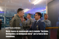 Mario Linares, es condecorado con la medalla “Servicios Distinguidos a la Inteligencia Aérea” por la Fuerza Área colombiana.